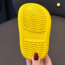 Conheça o Chinelo Dino colorido e divertido